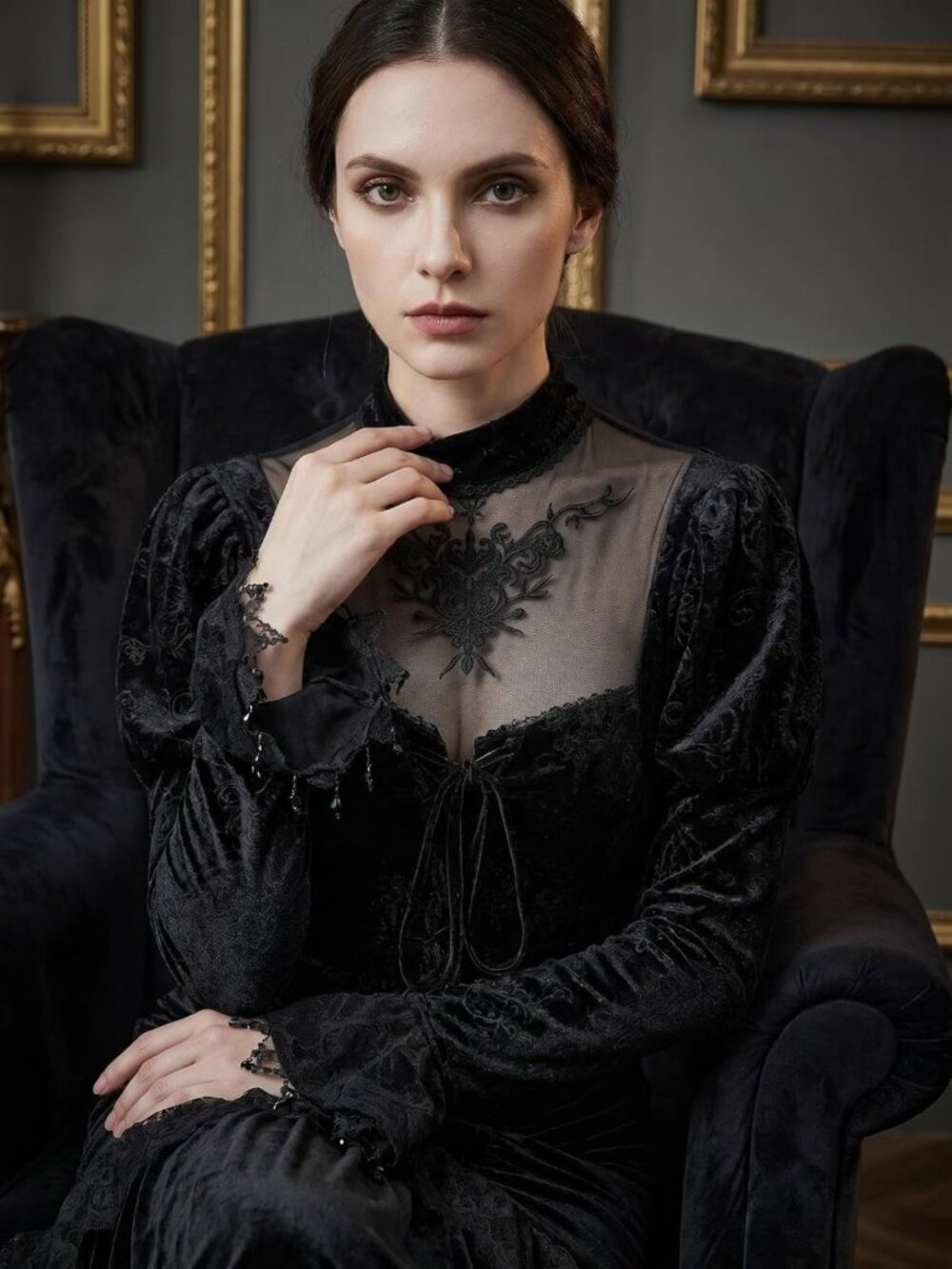 Gothic Witch Vampire Dress | Medieval Renaissance Velvet Costume for Halloween - Picture 4 of 7